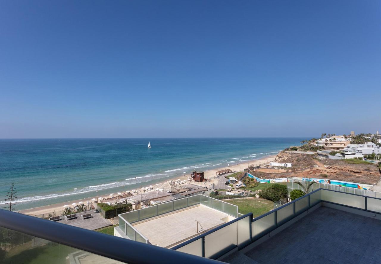 Sea View Stylish 1Br With Balcony By Beachfront Stay Herzelia Eksteriør billede