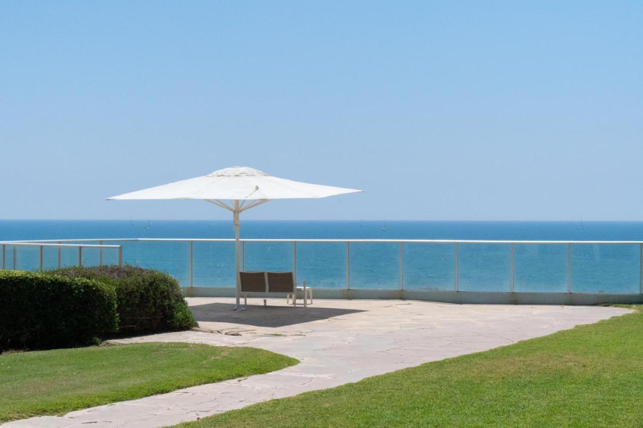 Sea View Stylish 1Br With Balcony By Beachfront Stay Herzelia Eksteriør billede
